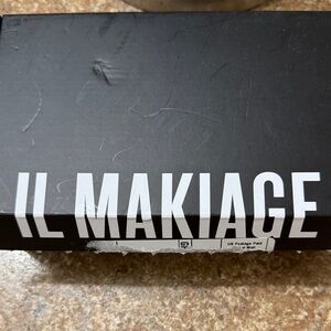 IL MAKIAGE Black Box with White Logo